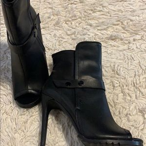 Women Laundry list heel boot sandals